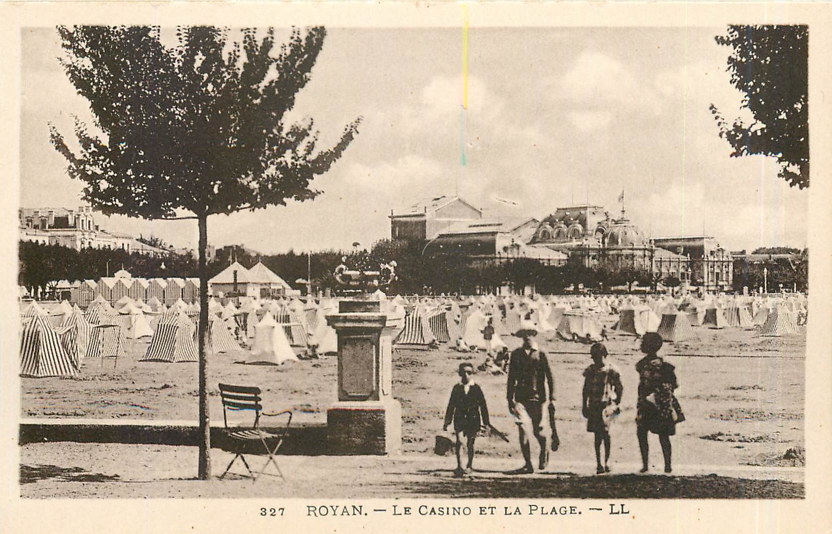 CPA Royan Le Casino et la Plage 