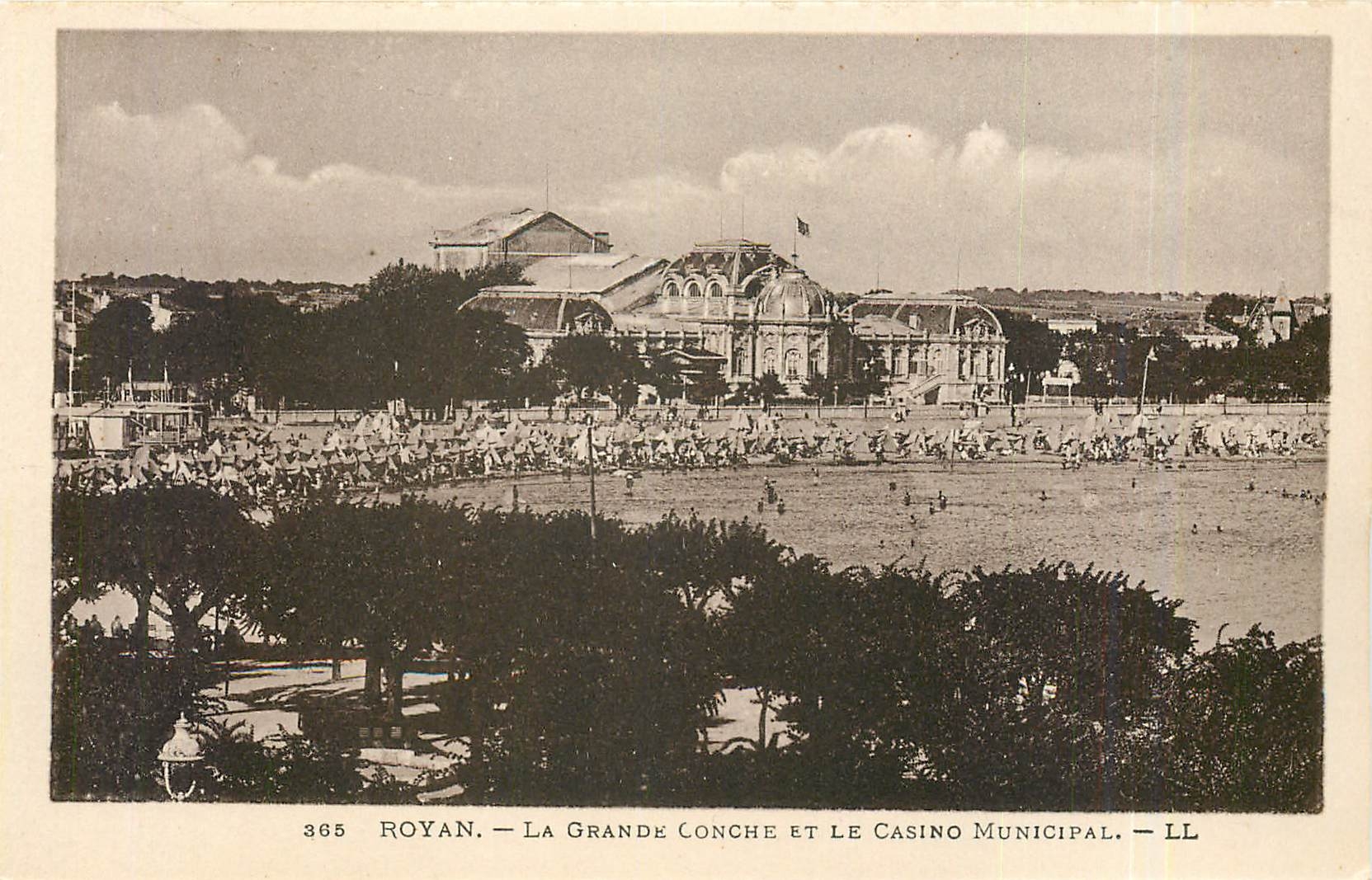 CPA Royan La Grande Conche et le Casino Municipal 