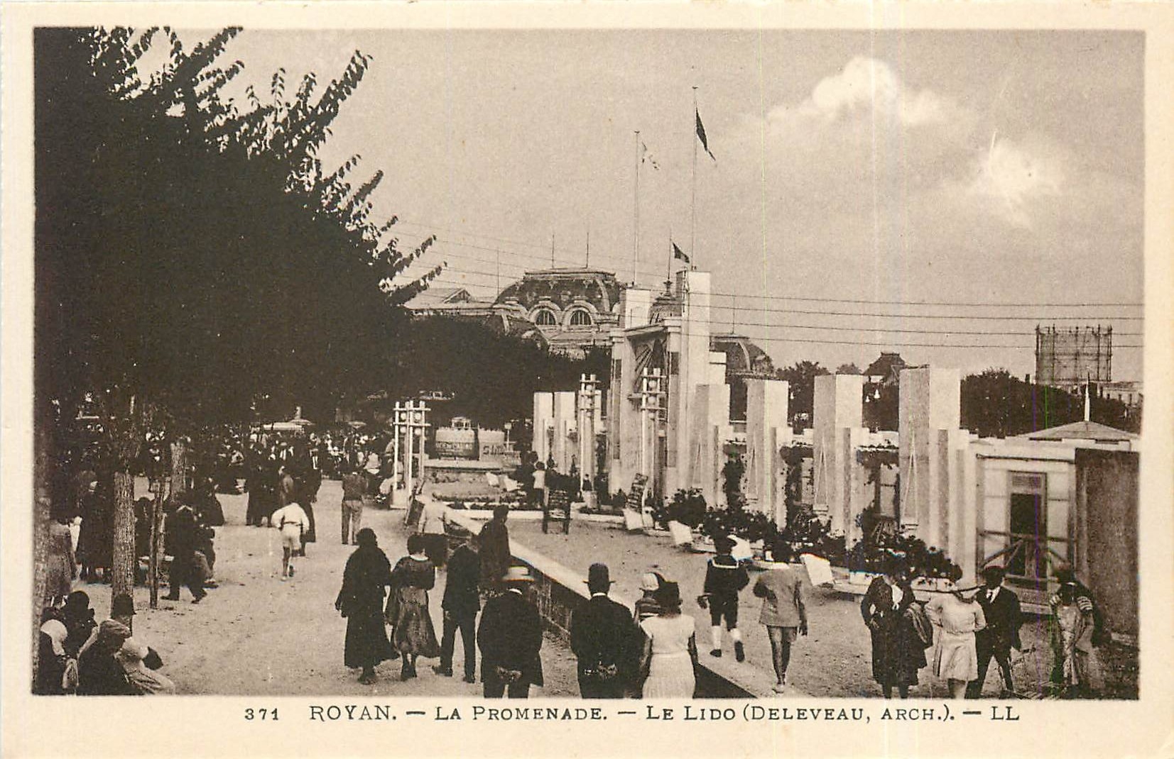 CPA Royan La Promenade Le Lido 