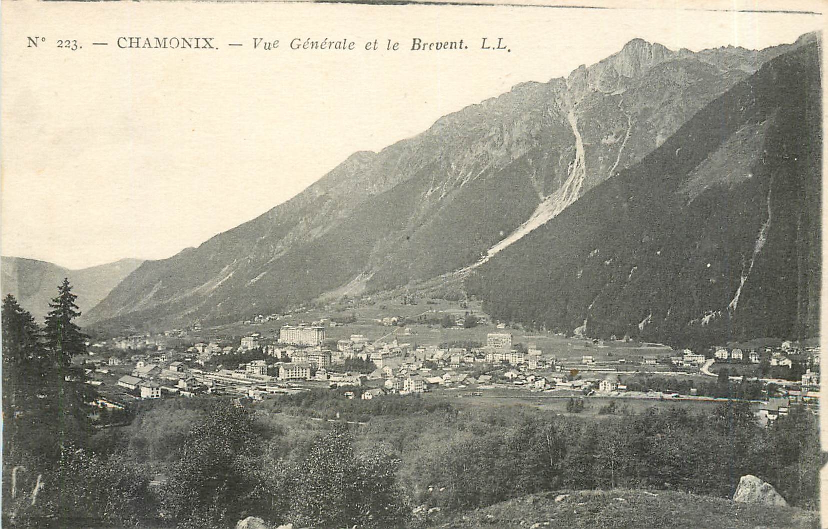 CPA Chamonix Vue Generale et le Brevent 