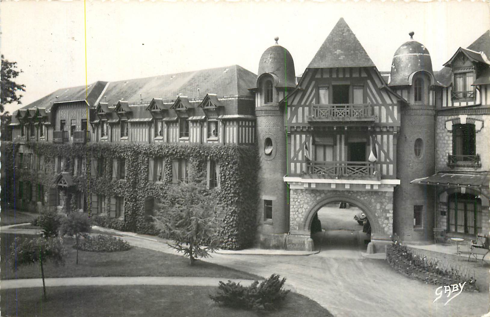 CPM Bagnoles de l'Orne Tesse la Madeleine Hotel Javin 