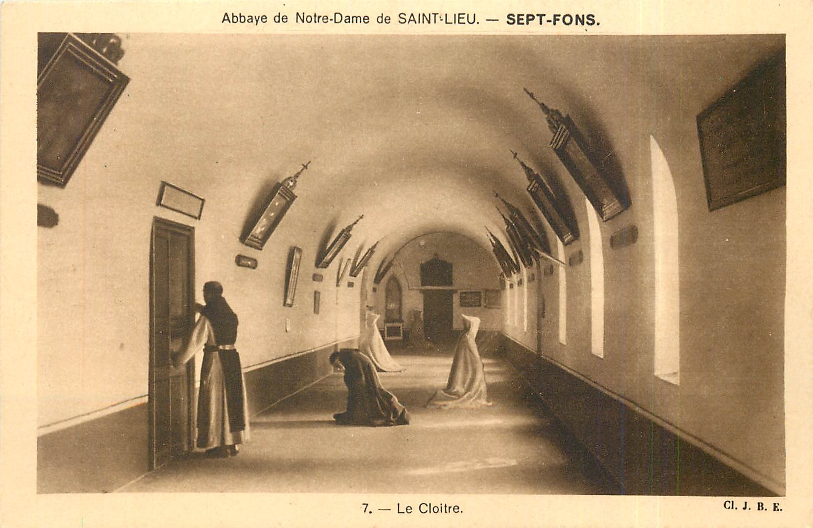 CPA Abbaye de Notre Dame de Saint Lieu Sept Fons Le Cloitre 