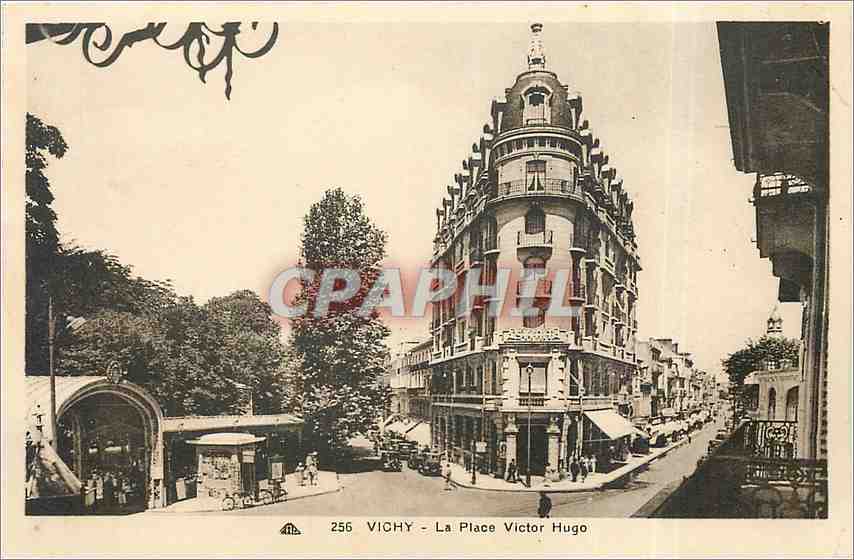 CPA Vichy La Place Victor Hugo 