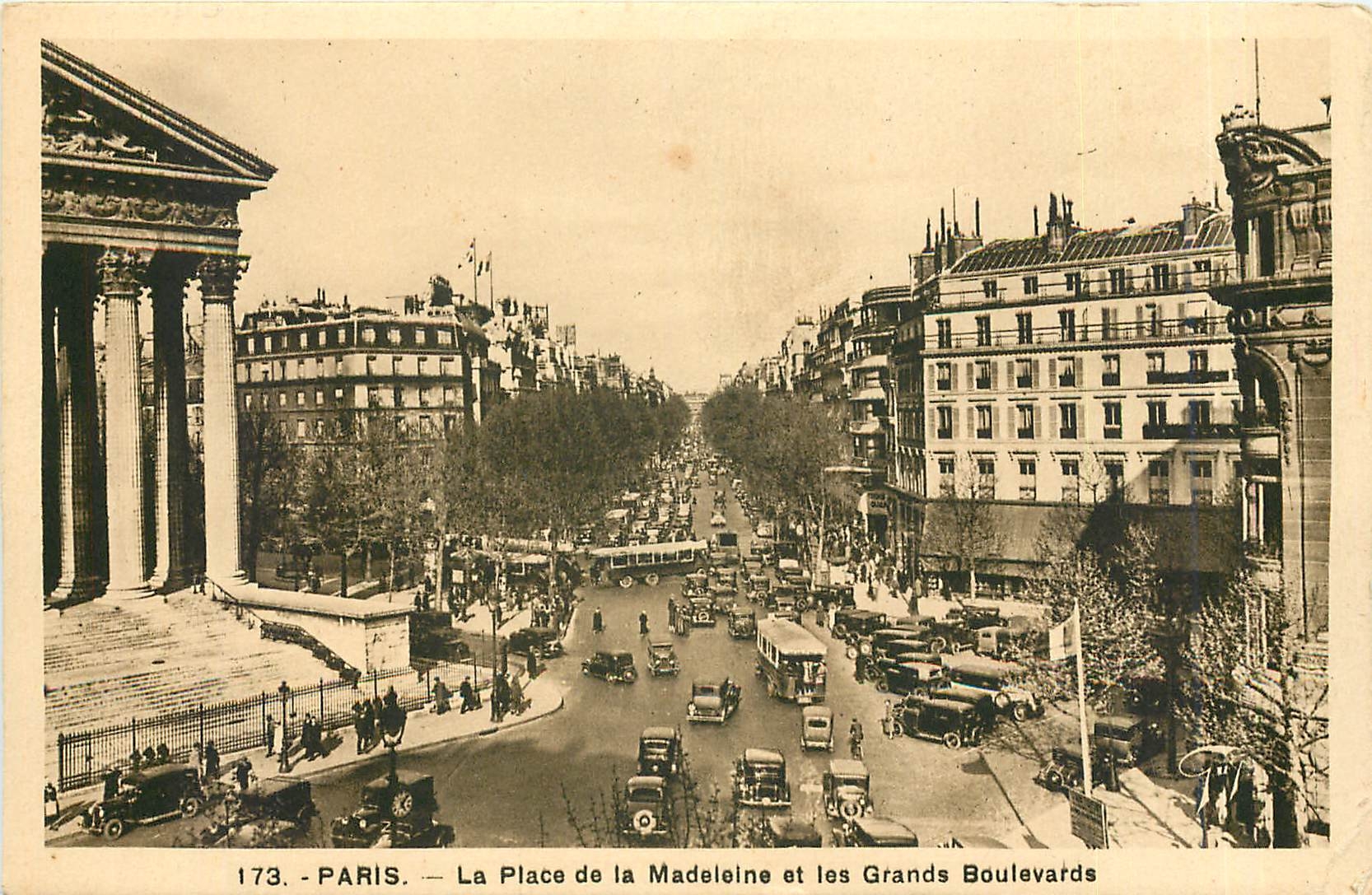 CPA Paris La Place de la Madeleine et les Grands Boulevards 