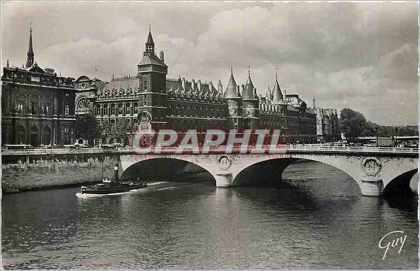 CPM Paris La Seine le pont au Change et le palais de Justice Bateau