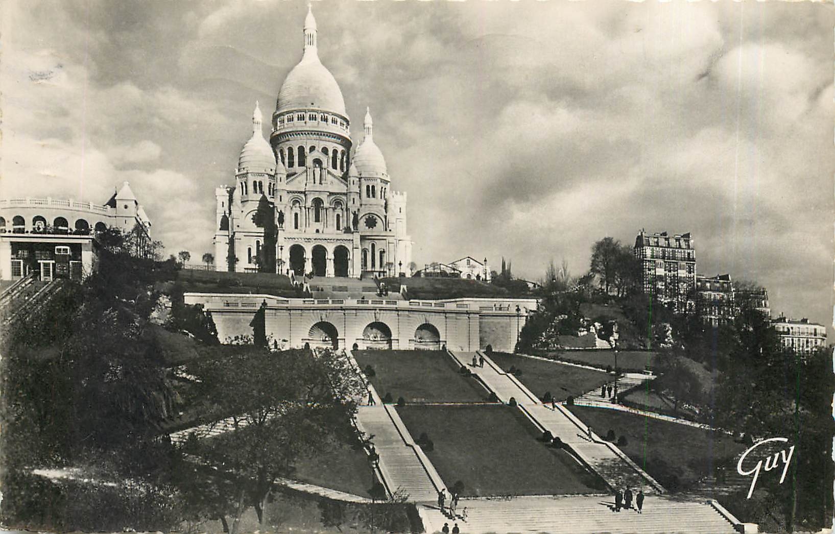 CPM Basilique du Sacre Coeur et colline de Montmartre 