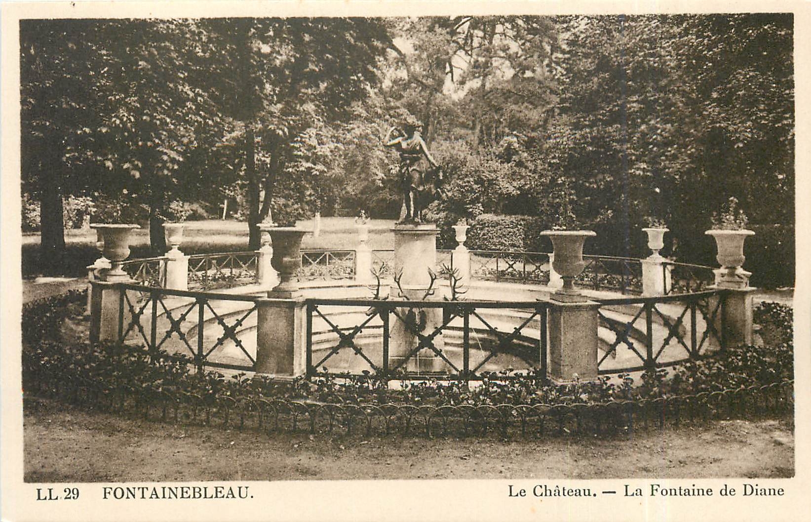 Fontainebleau — Das Schloss, Die Fontaine de Diane — LL 29