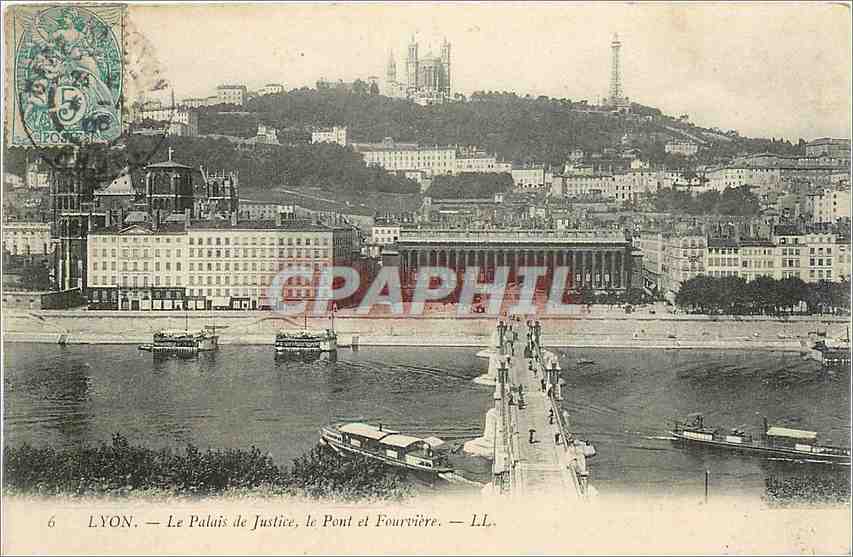 CPA Lyon Le Palais de Justice le Pont et Fourviere Bateaux