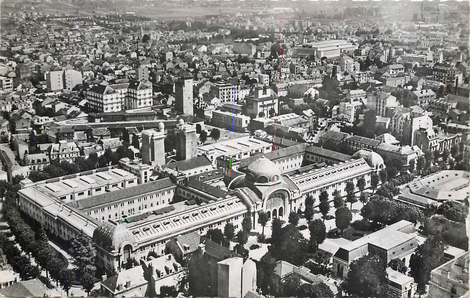 Vichy — Vue Aérienne — Établissement de 1re Classe — Éditions du Globe, Paris