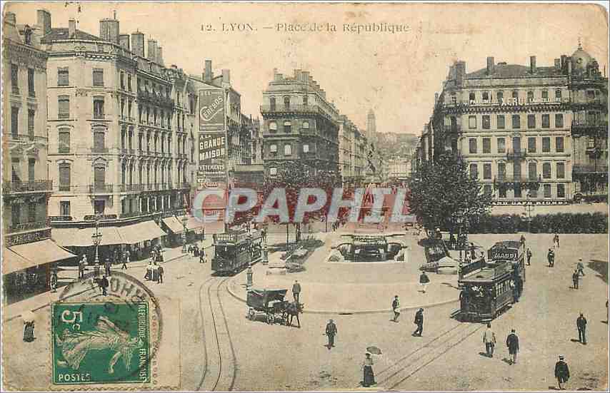 CPA Lyon Place de la Republique Tramway