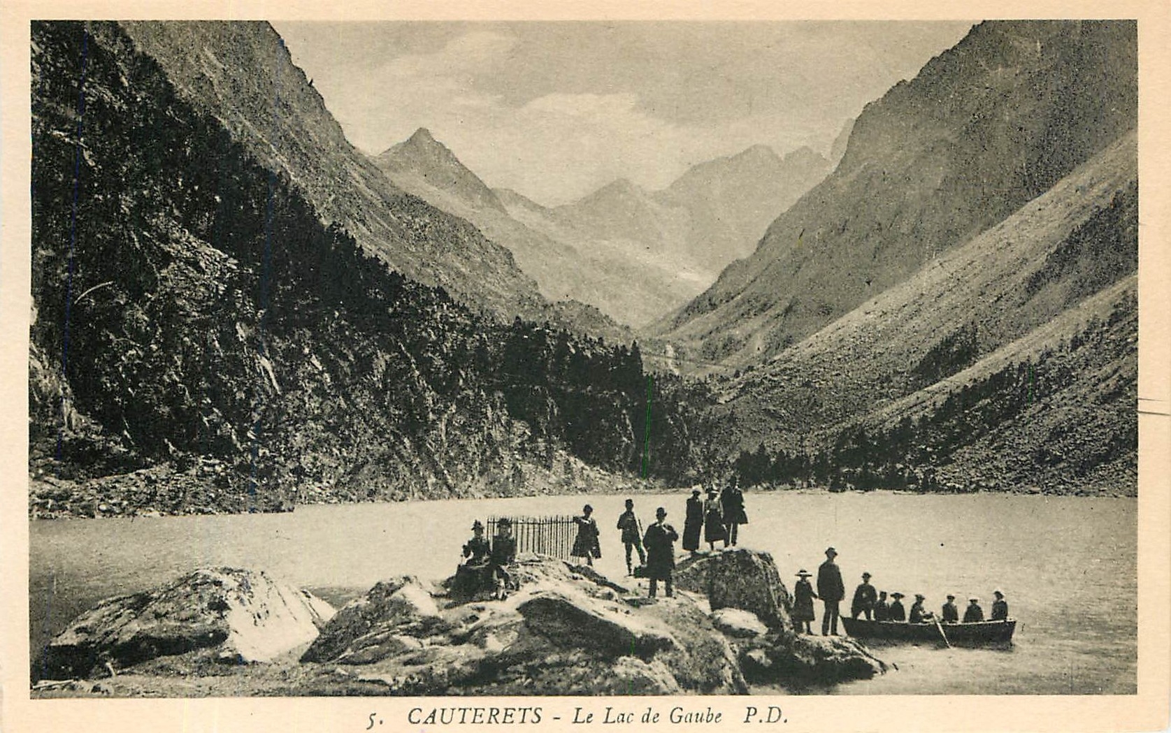 CPA Cauterets Le Lac de Gaube 