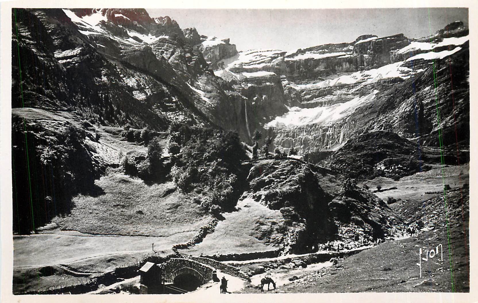 CPA Cirque de Gavarnie Htes Pyr La Route et le Pont Nadau 