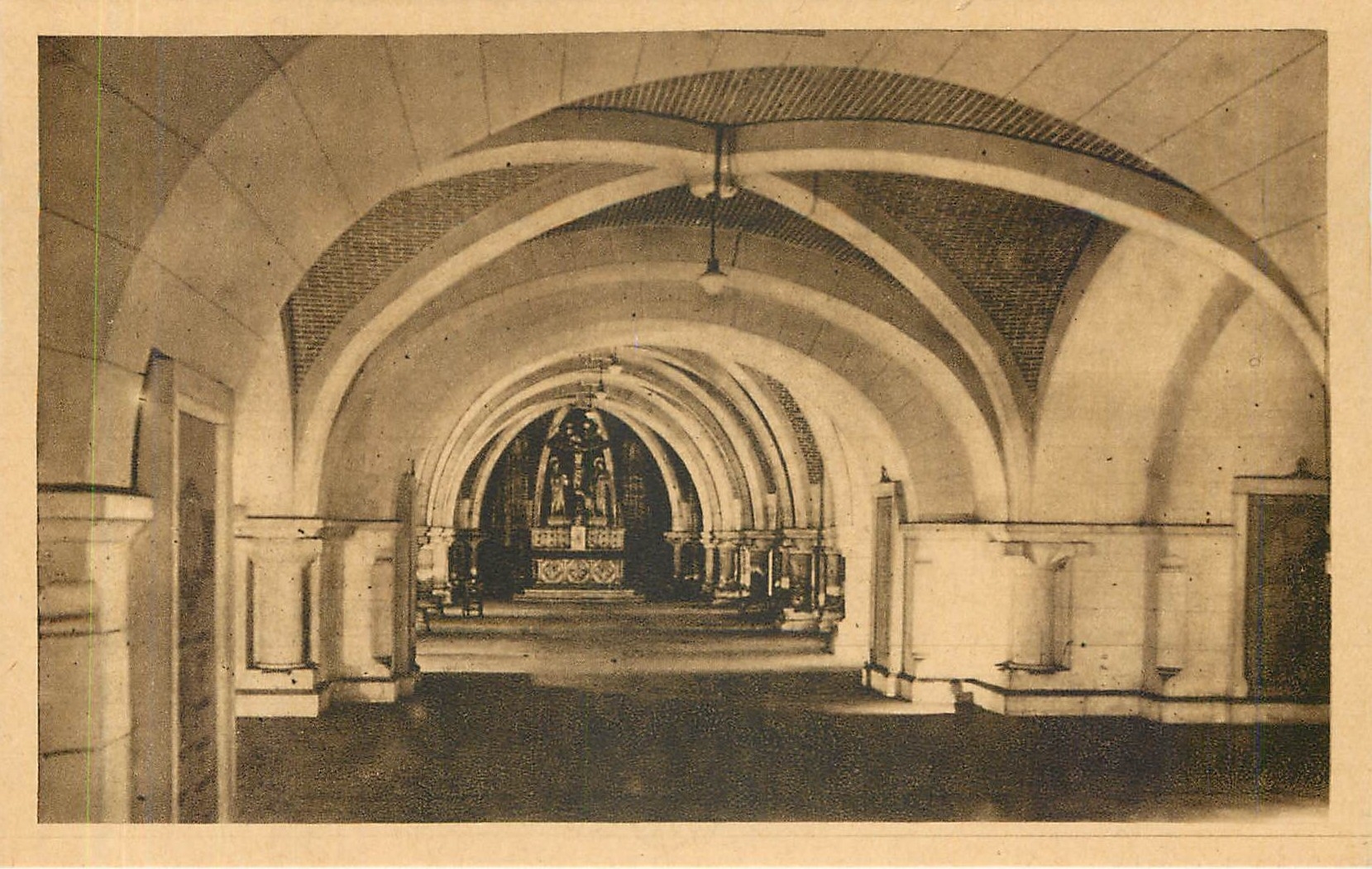 CPA Lille Nord Basilique Cathedrale Notre Dame de la Treille La Crypte Grand choeur 