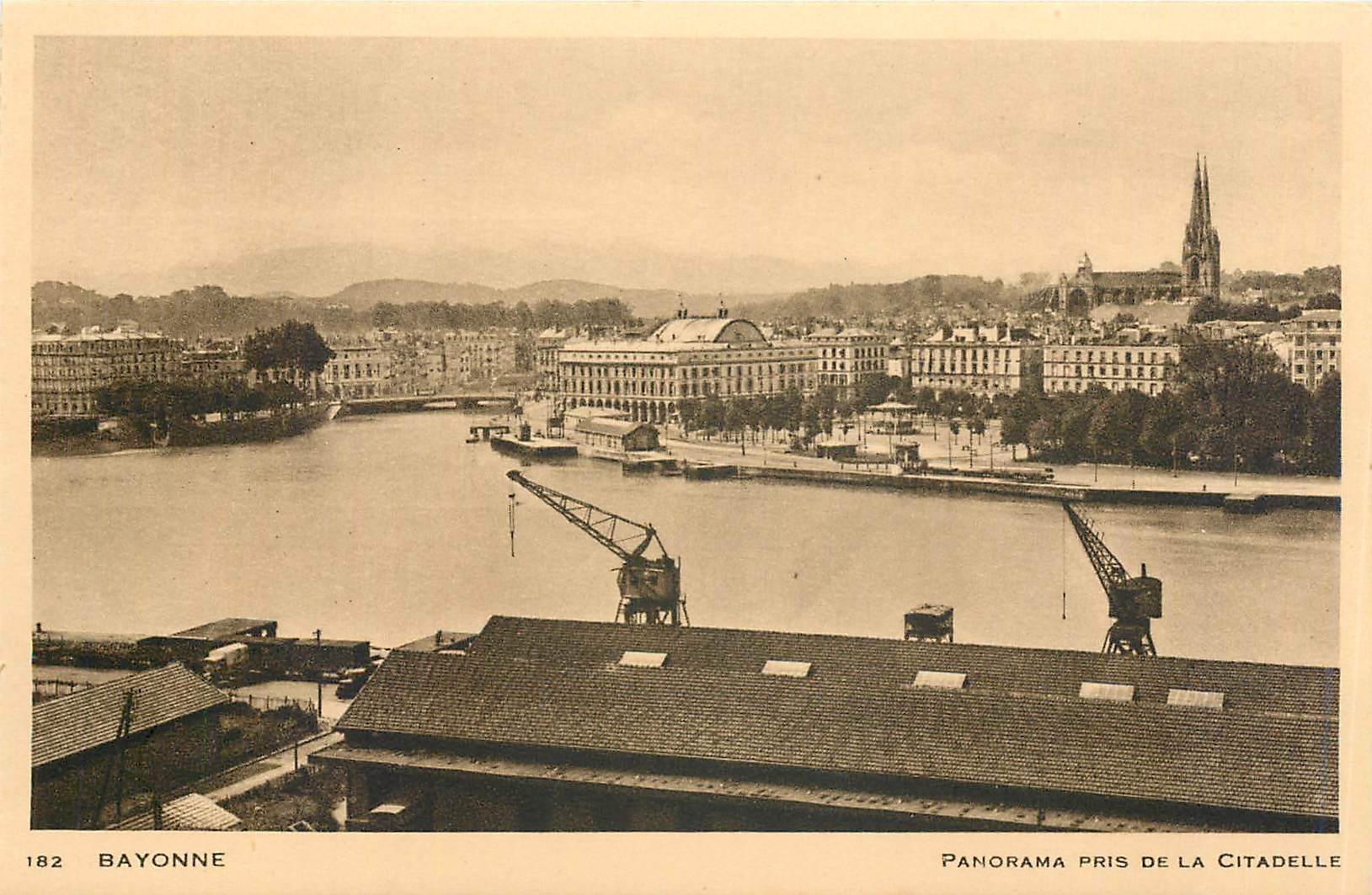 CPA Bayonne Panorama pris de la Citadelle 