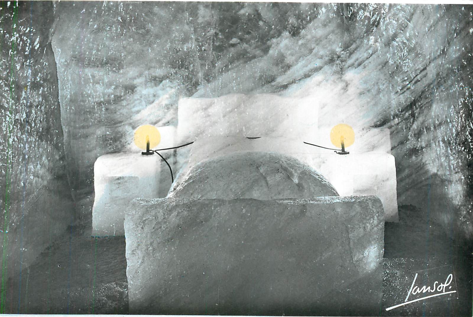Chamonix-Le-Montenvers — The Ice Cave of the Mer de Glace — Bedroom MG-4 — Photograph by Ansol