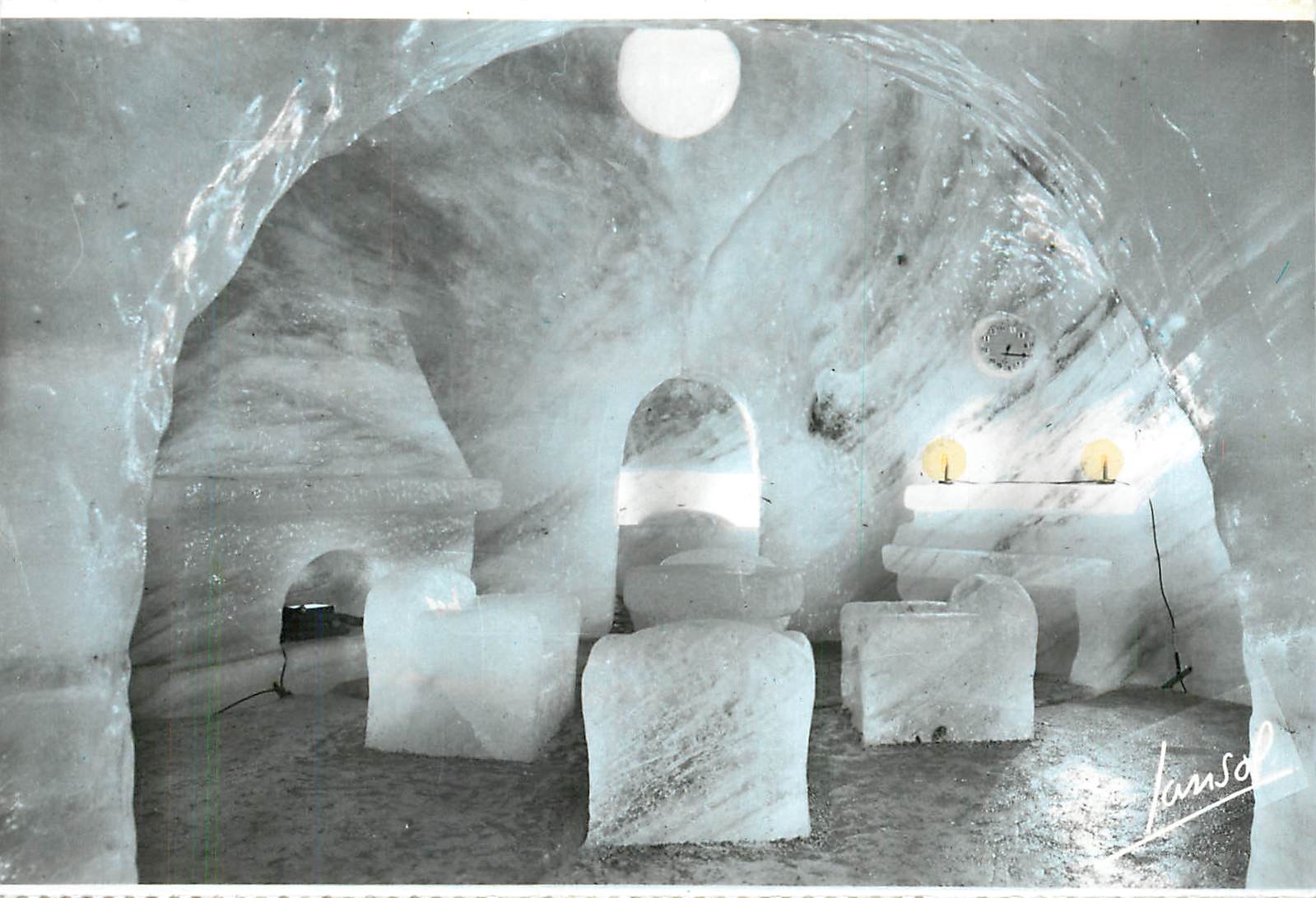 CPM Chamonix Le Montenvers La Grotte de la Mer de Glace Le Living Room 