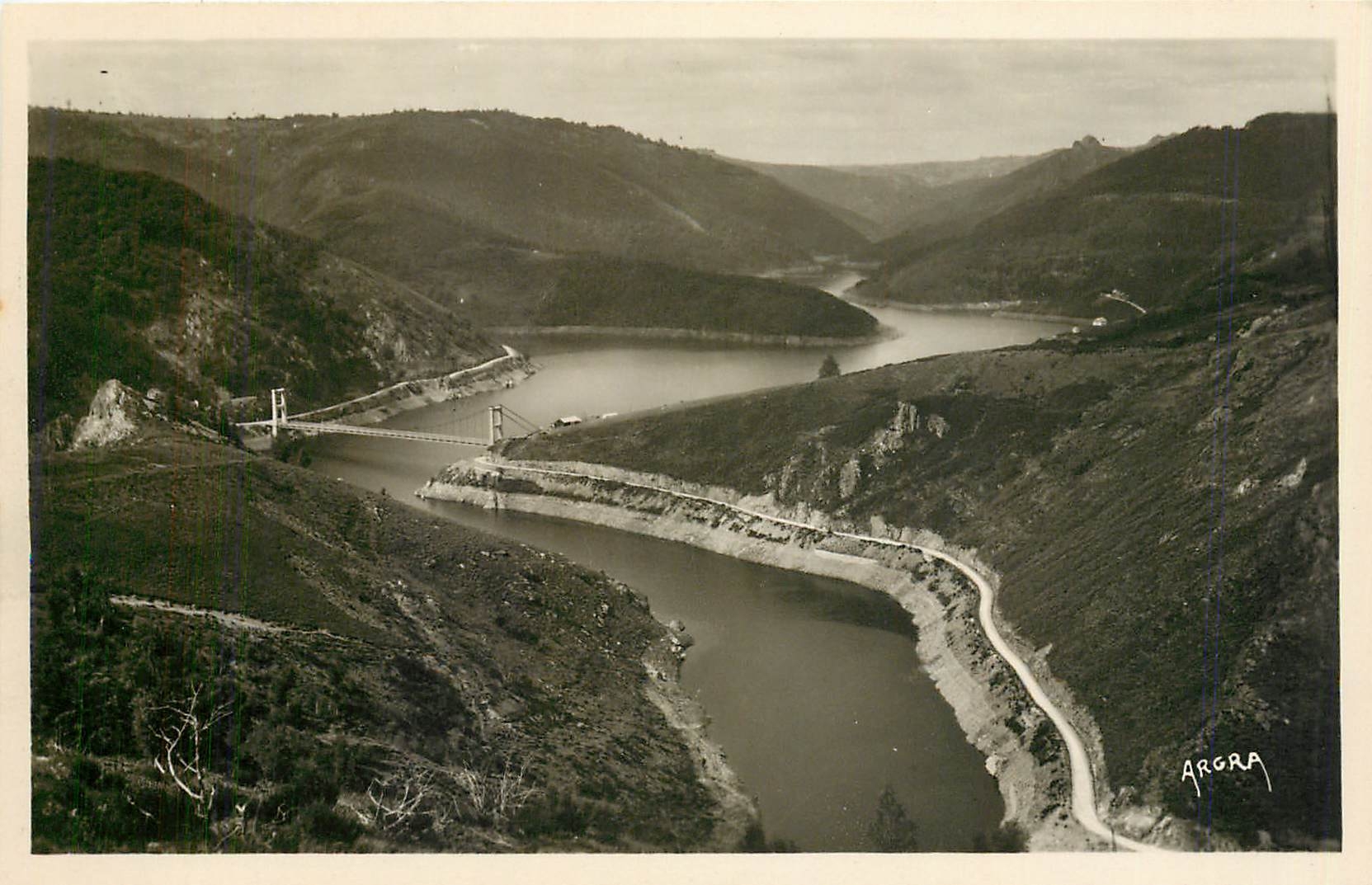 CPA Vallee de la Truyere Lac de Sarrans  Vue sur le Pont de Treboul 