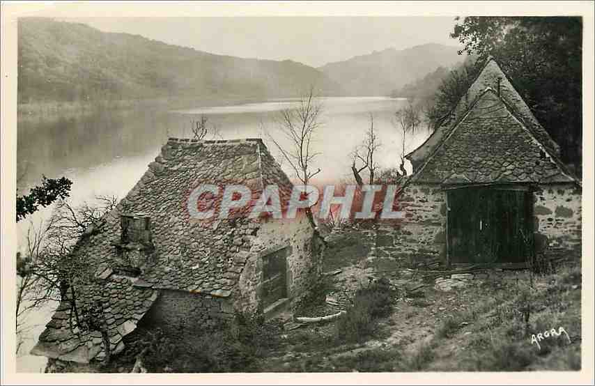 CPA Vallee de la Truyere Le Lac de Sarrans Vieilles maisons a la presqu'ile de Laussac 