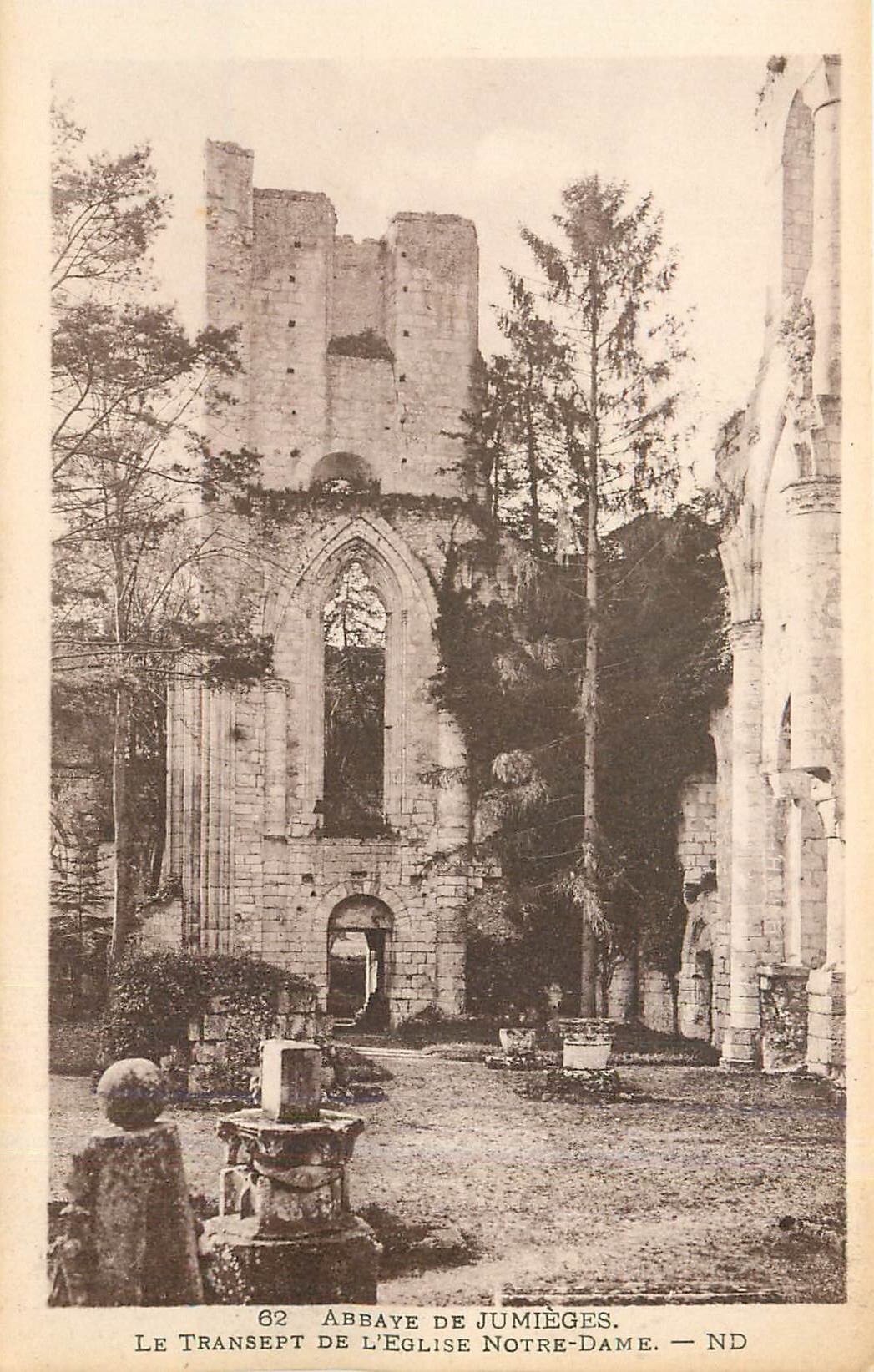CPA Abbaye de Jumieges Le Transept de l'Eglise Notre Dame 
