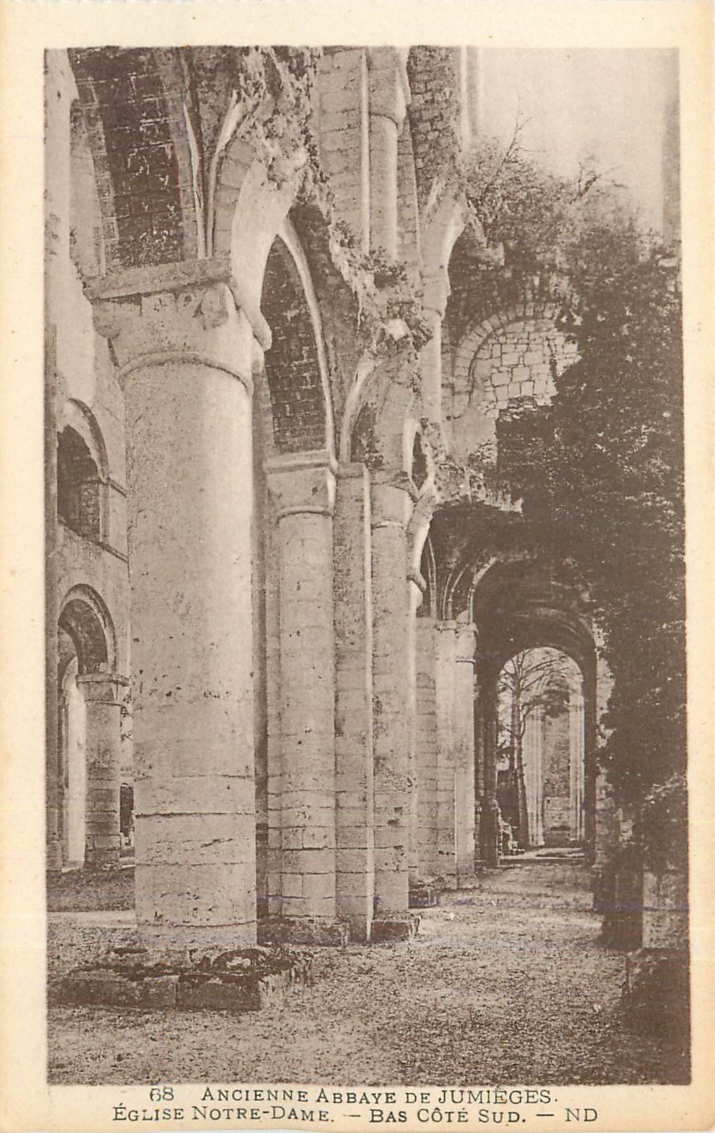 CPA Ancienne Abbaye de Jumieges Eglise Notre Dame Bas Cote Sud 