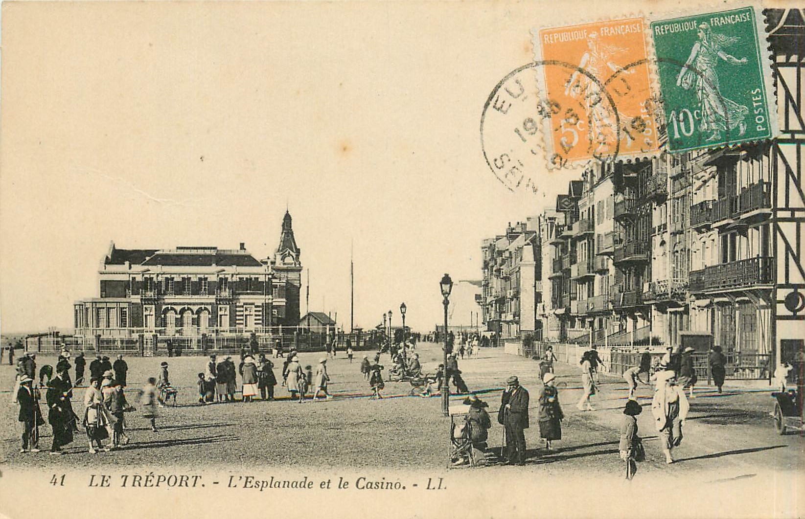 CPA Le Treport L'Esplanade et le Casino 