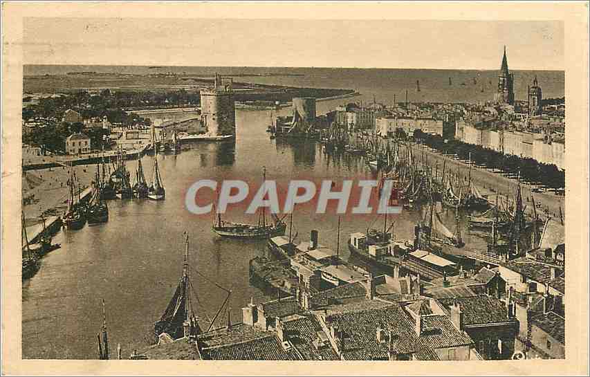 CPA La Rochelle Char Mar Vue generale du Port Bateaux