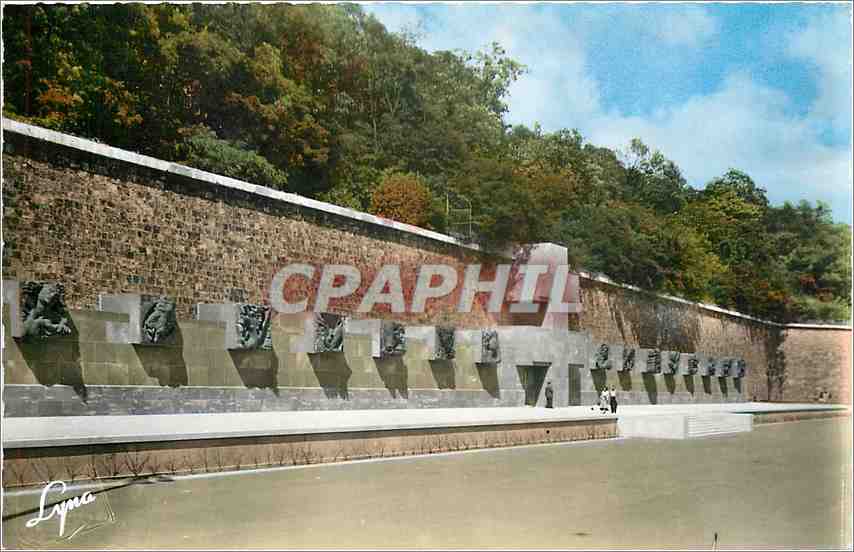 CPM Suresnes Seine Le Mont Valerien Le Memorial 