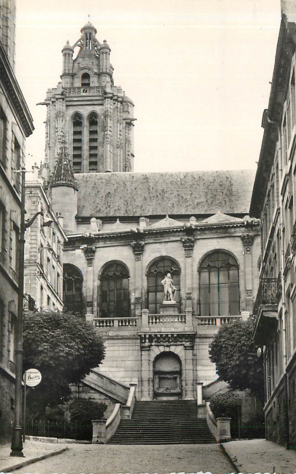 CPM Pontoise S et O l'Eglise Saint Maclou et Statue du General Leclerc 