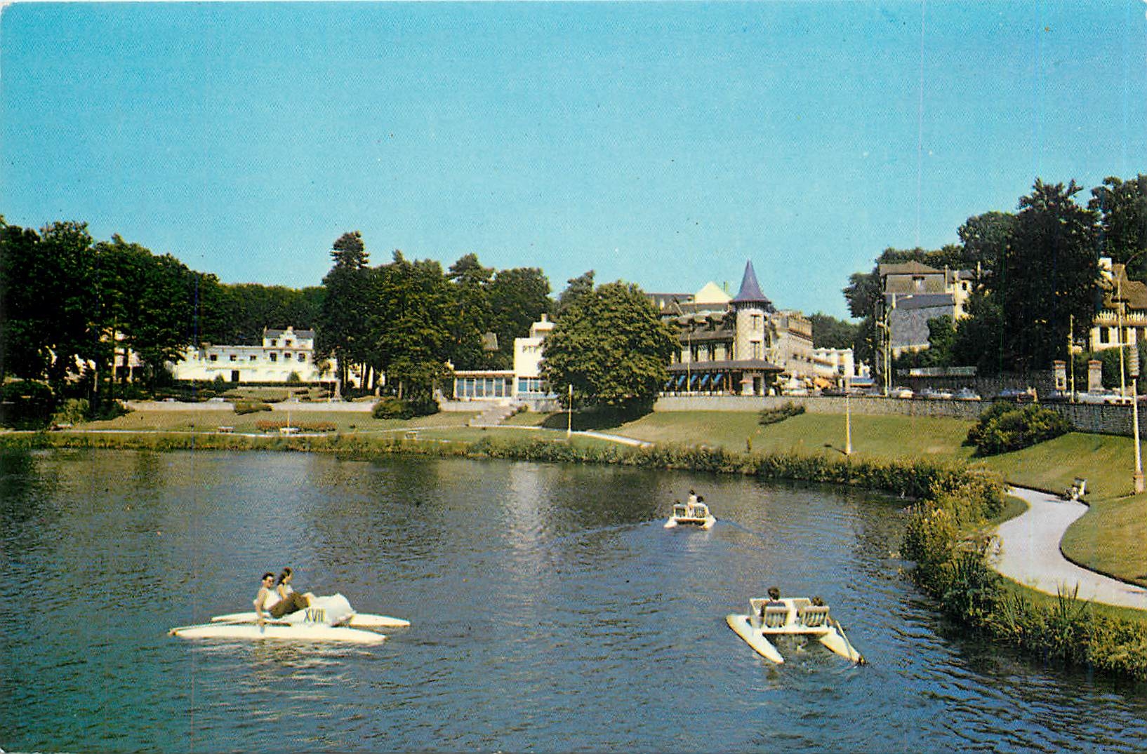 CPM Station Thermale de Bagnoles de l'Orne Un coin du Lac Pedalo