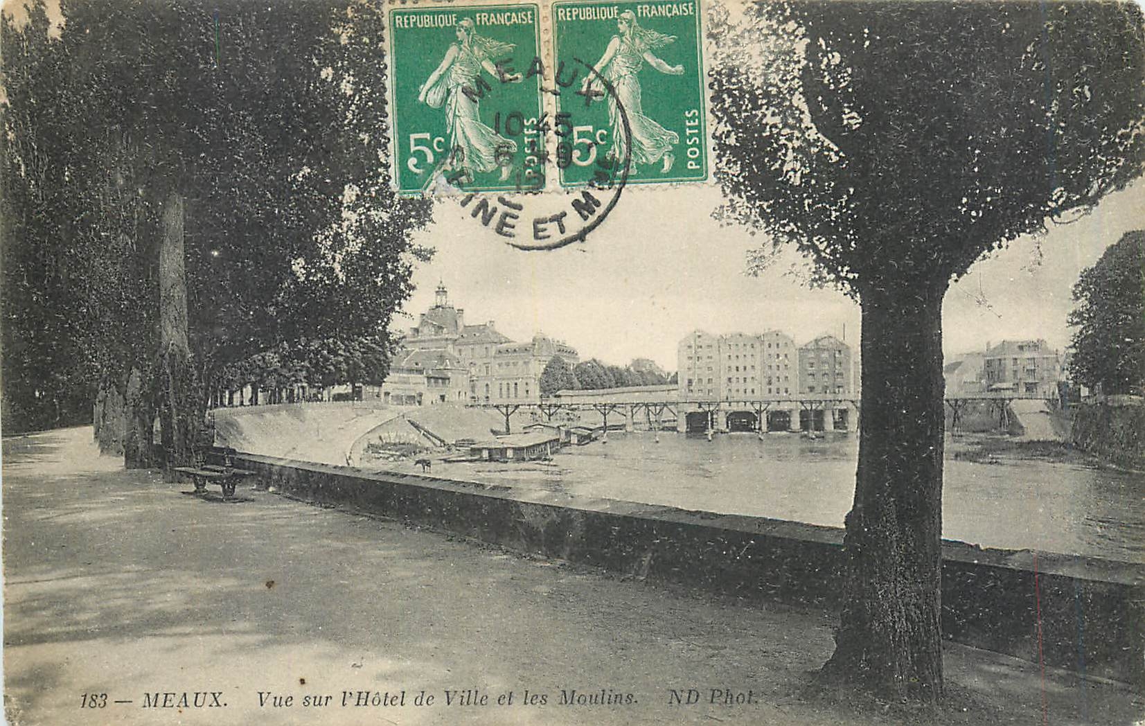 Meaux — Blick auf das Rathaus und die Mühlen — ND Phot. n°183