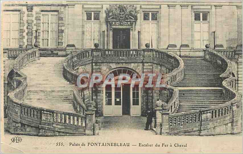 Schloss FONTAINEBLEAU — Treppen des Pferdefernrohrs