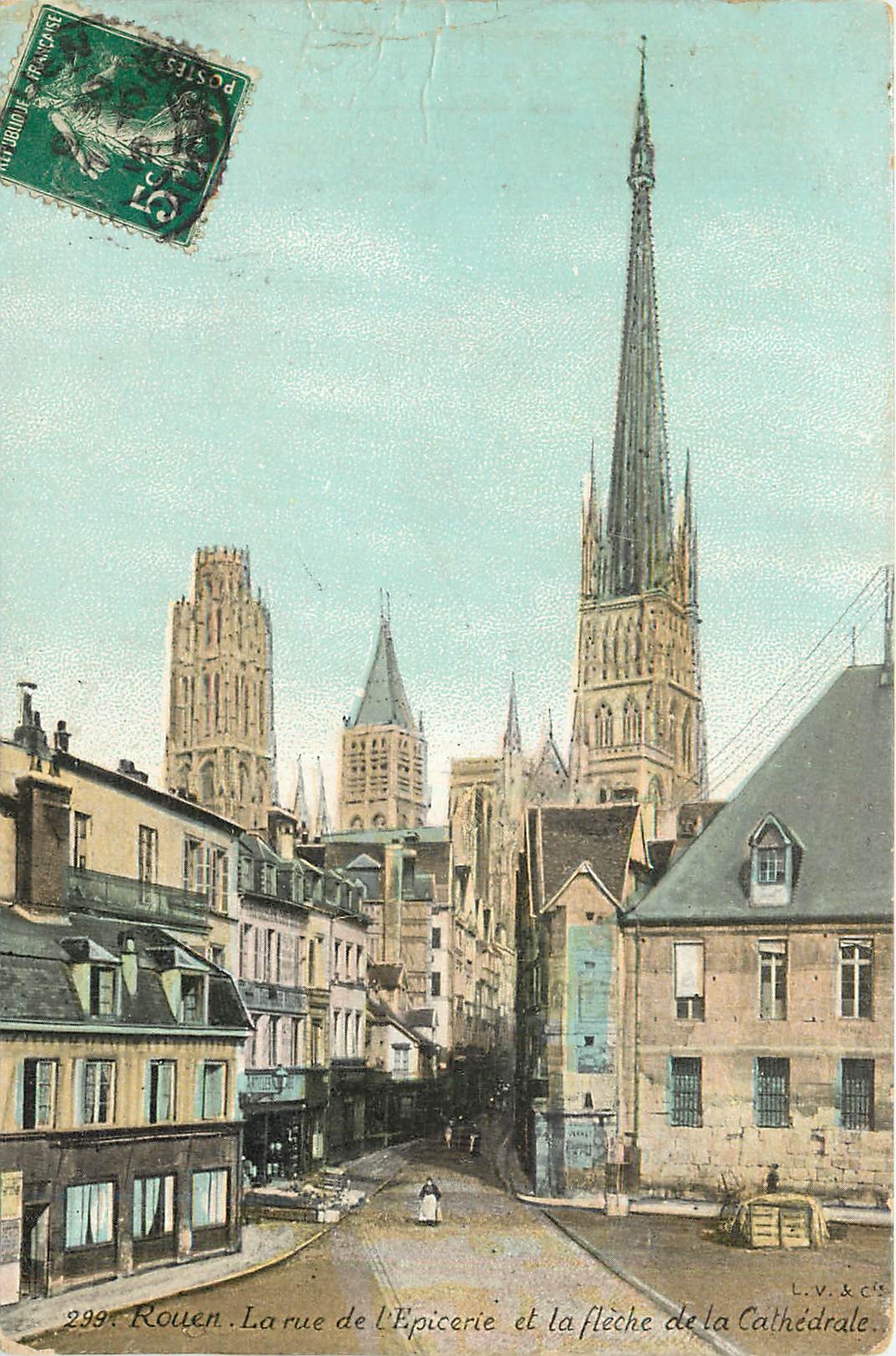 CPA Rouen La rue de l'Epicerie et la fleche de la Cathedrale 
