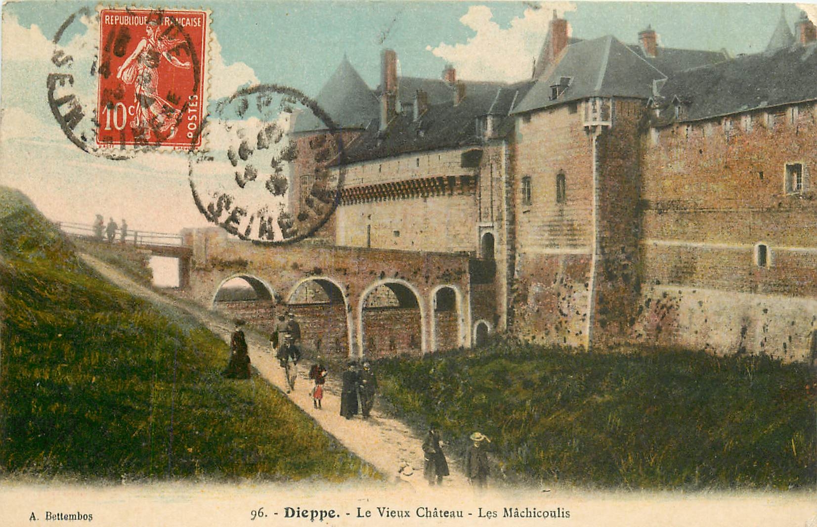 CPA Dieppe Le Vieux Chateau Les Machicoulis 