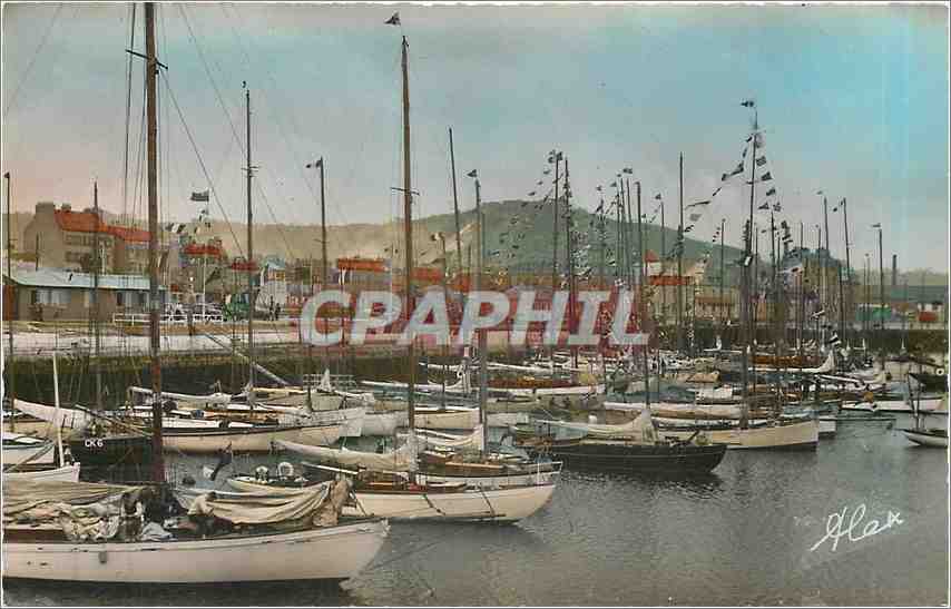 CPM Cherbourg Manche l'Avant port et la Montagne du Roule Bateaux