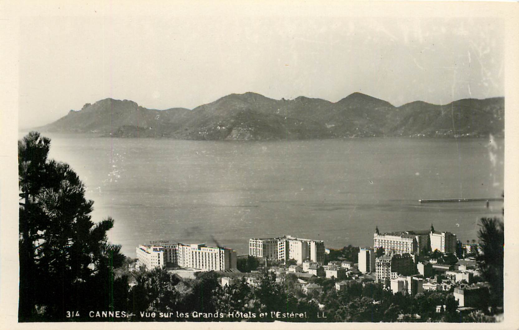 CPA Cannes Vue sur les Grands Hotels et l'Esterel 