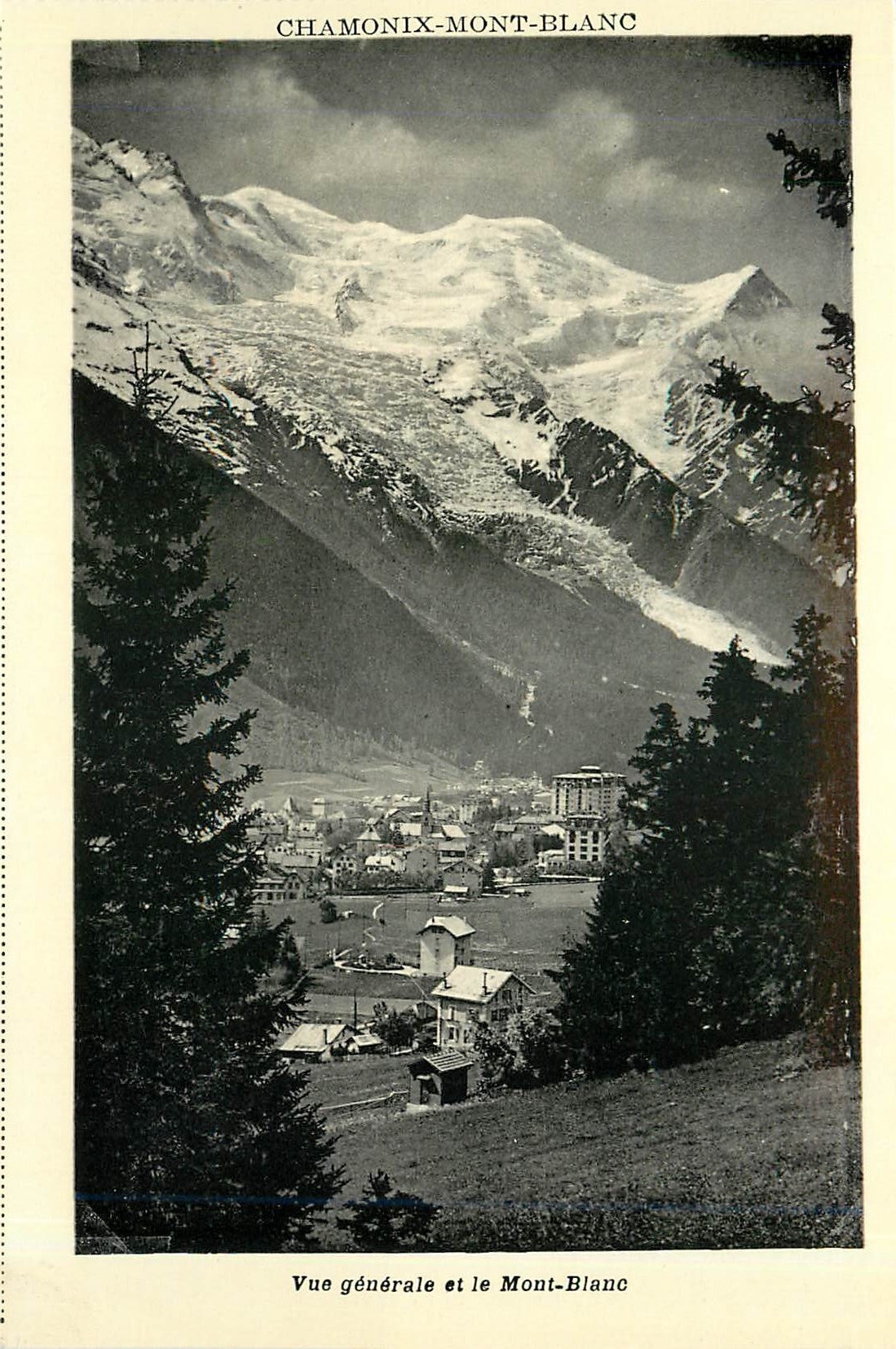 CPA Chamonix Mont Blanc Vue generale et le Mont Blanc 