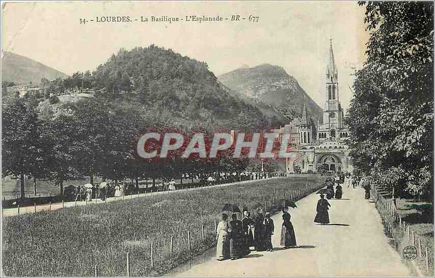 CPA Lourdes La Basilique l'Esplanade 