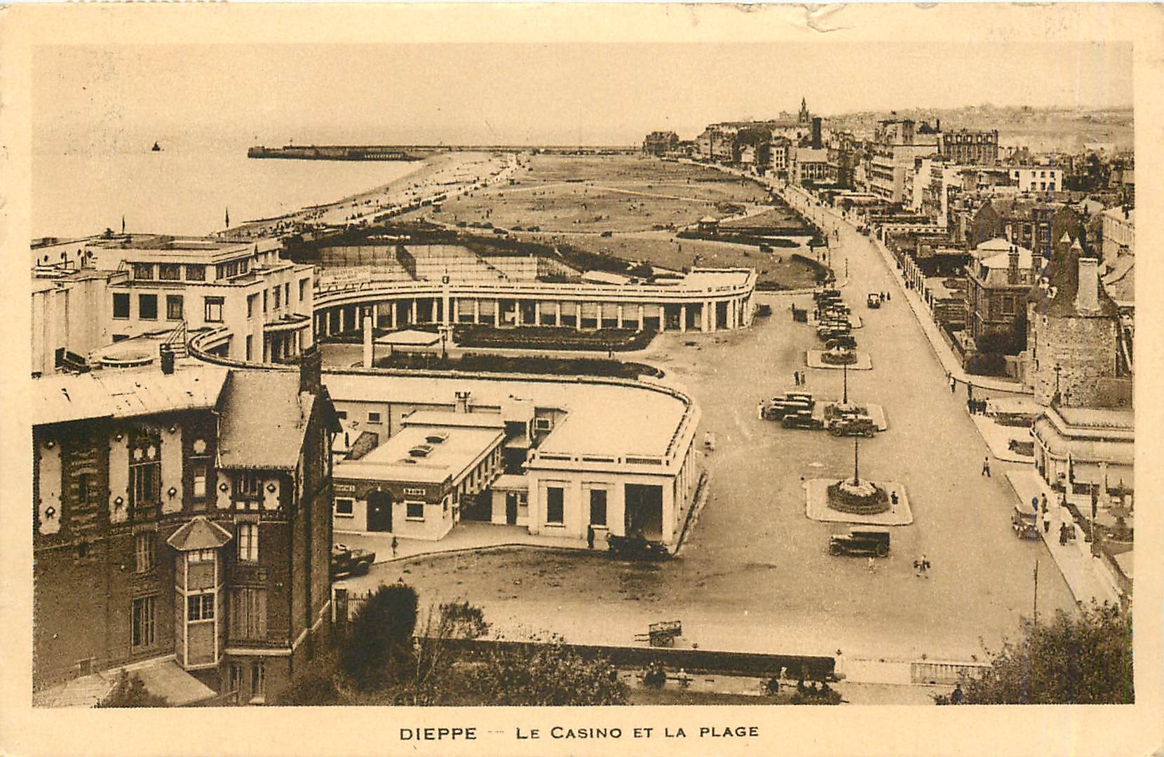 CPA Dieppe Le Casino et la Plage 