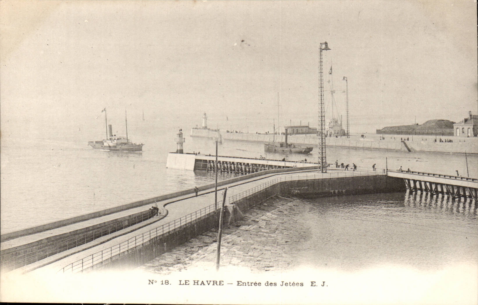 Le Havre CPA entree des jetees (bateau)