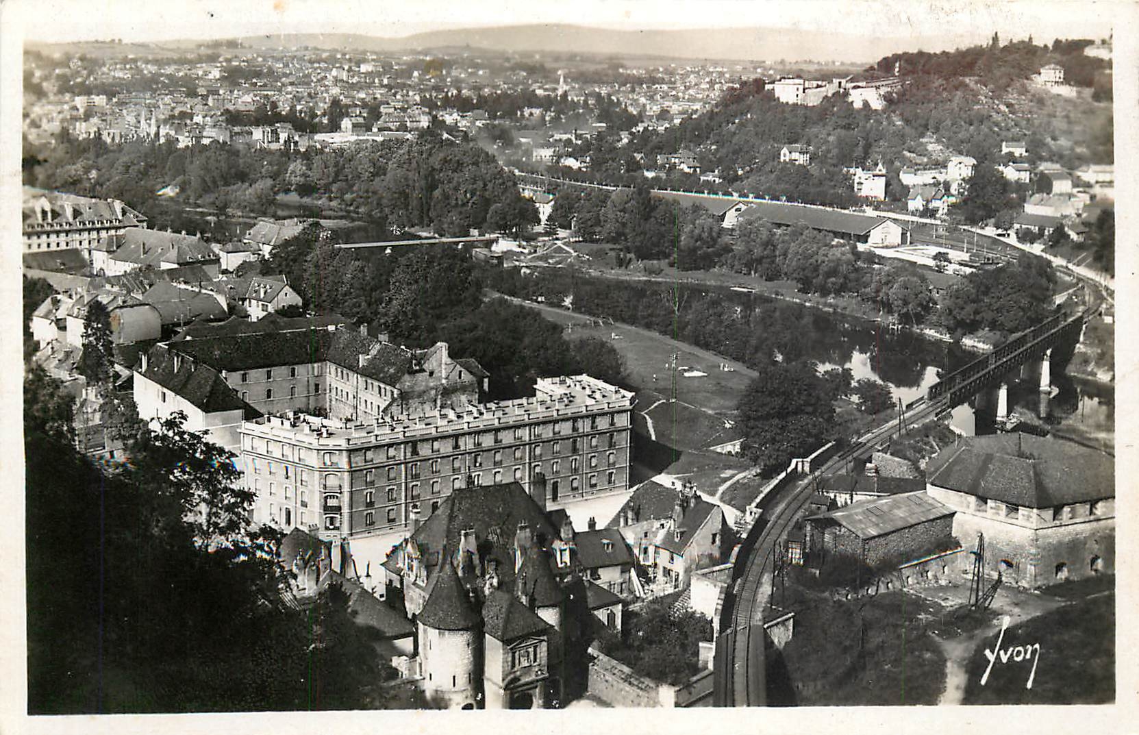 CPM BESANCON (Doubs) Vue generale au premier plan La Porte Rivotte
