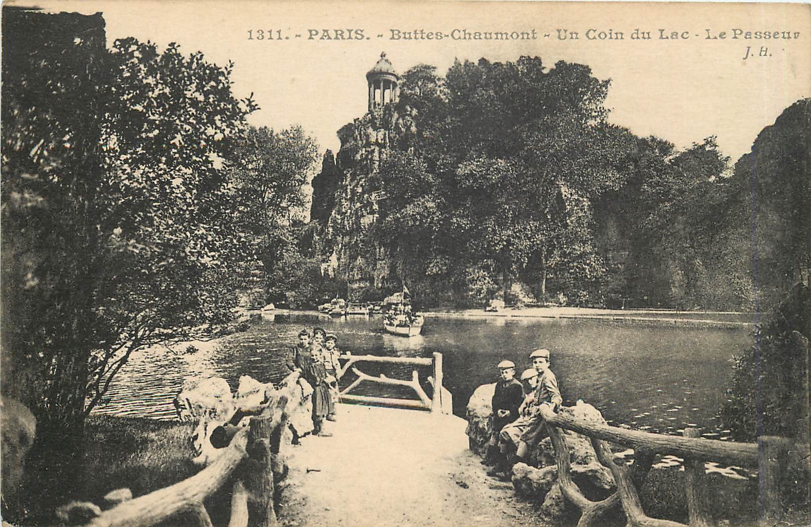 CPA PARIS  Buttes-Chaumont Un coin du lac Le passeur