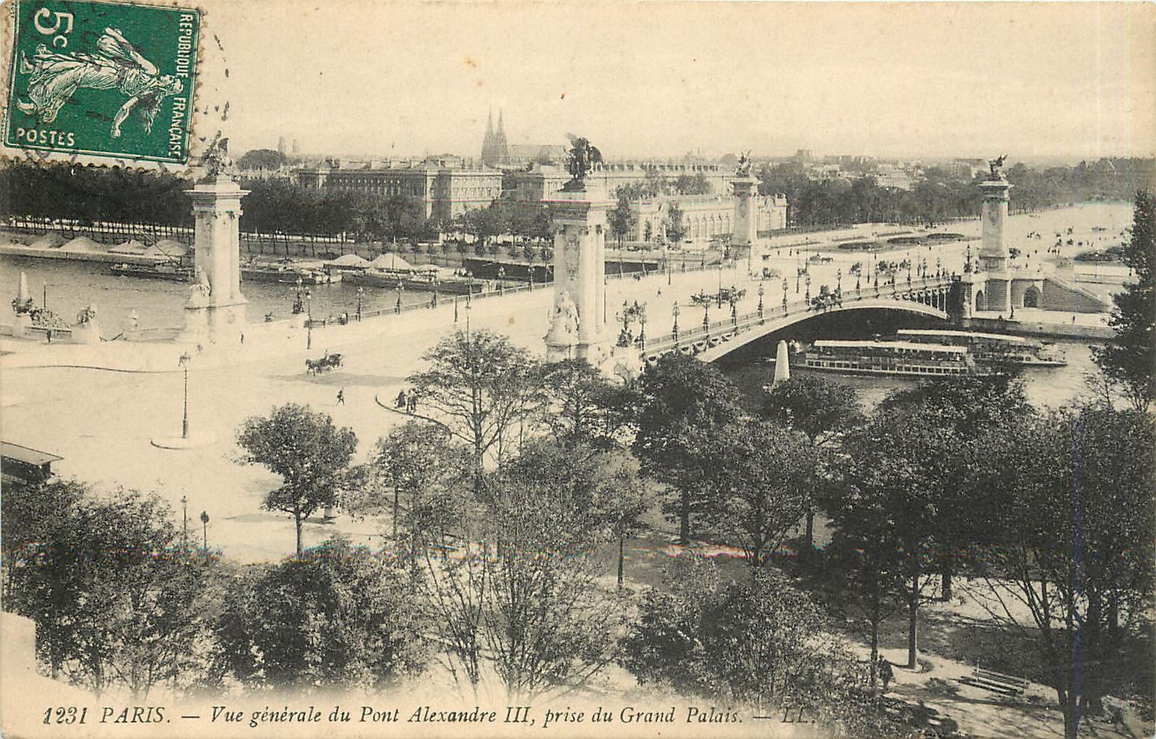 CPA PARIS ._Vue générale du Pont Alexandre III