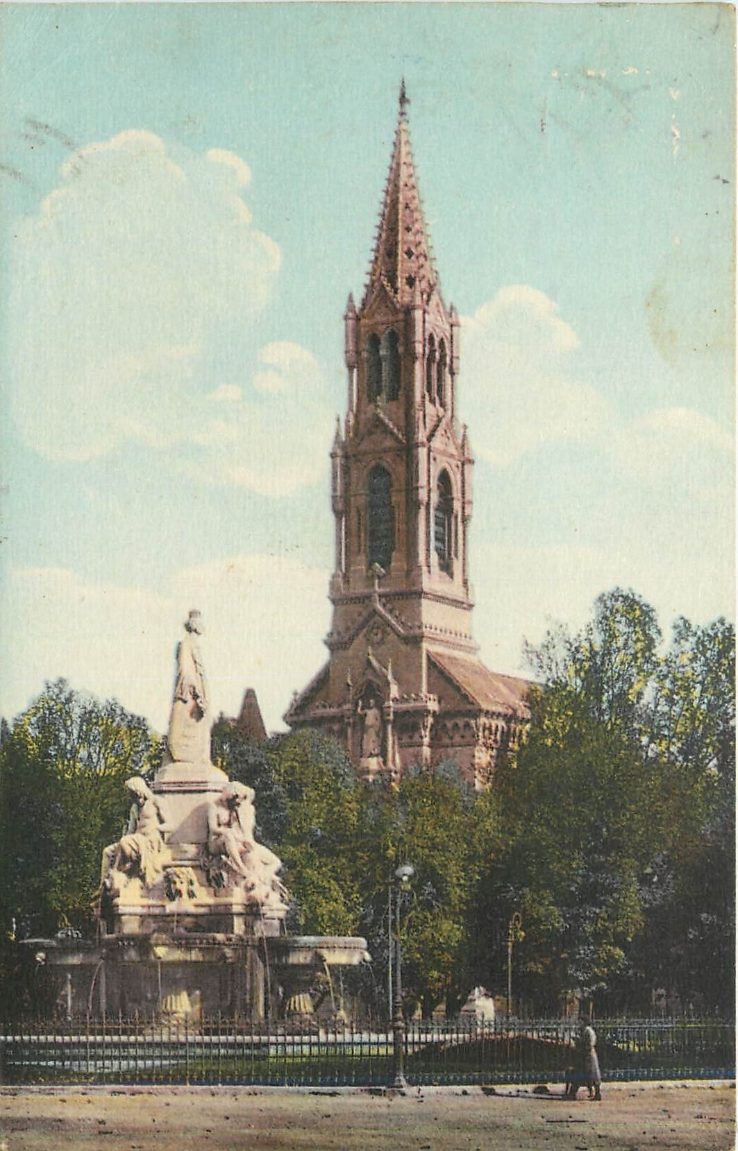 CPA NIMES Fontaine Pradier et l'Eglise Ste-Perpetue