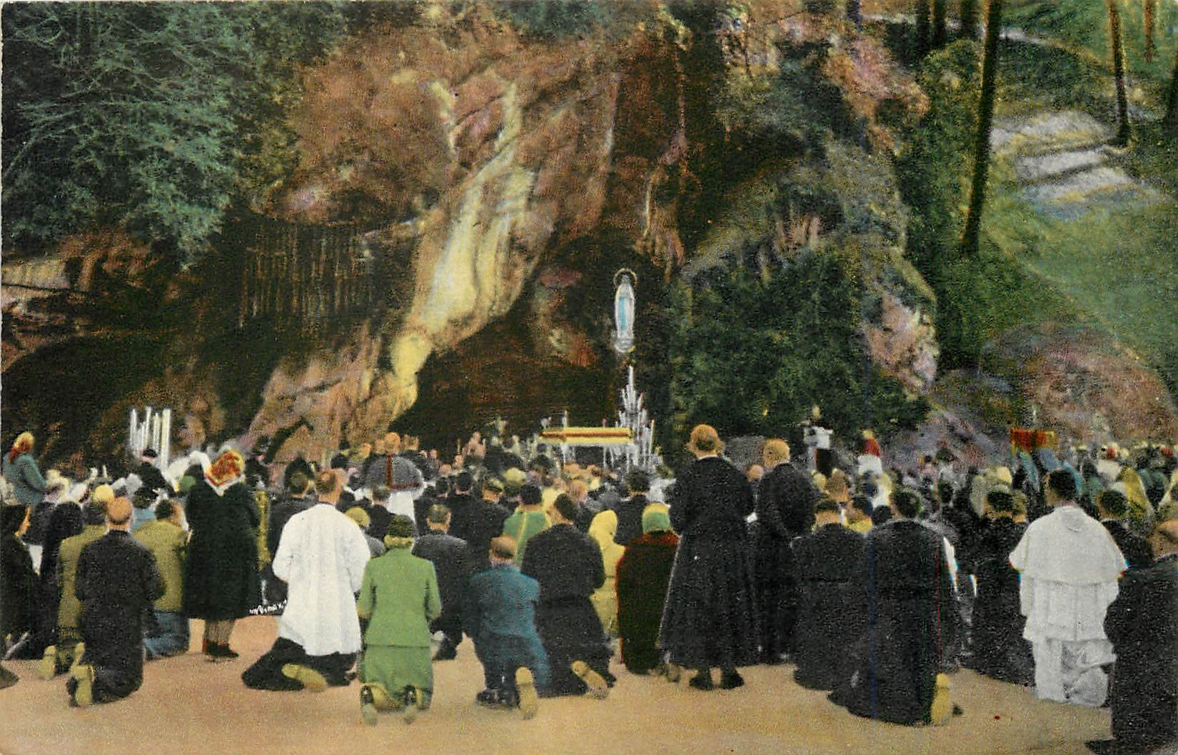CPA LOURDES Depart de la Grotte di Tres Saint Sacrement