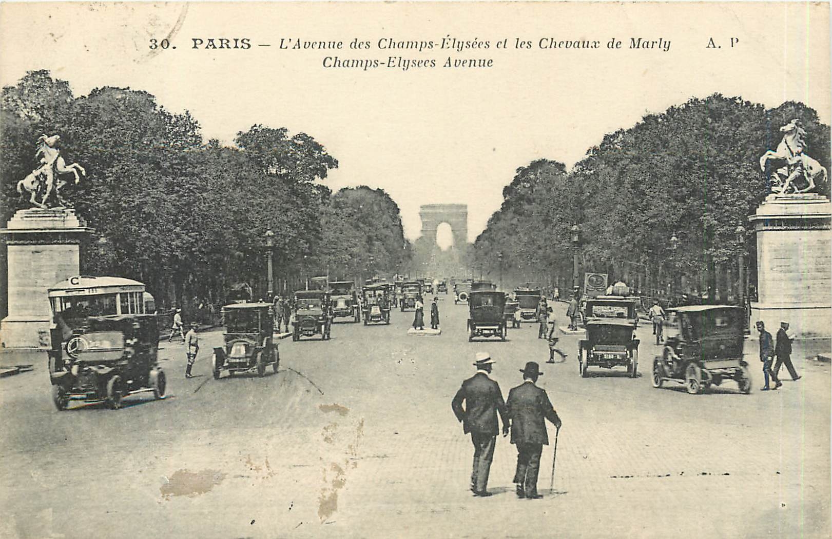 CPA PARIS-L'Avenue des Champs-Elysees et les chevaux de Marly 