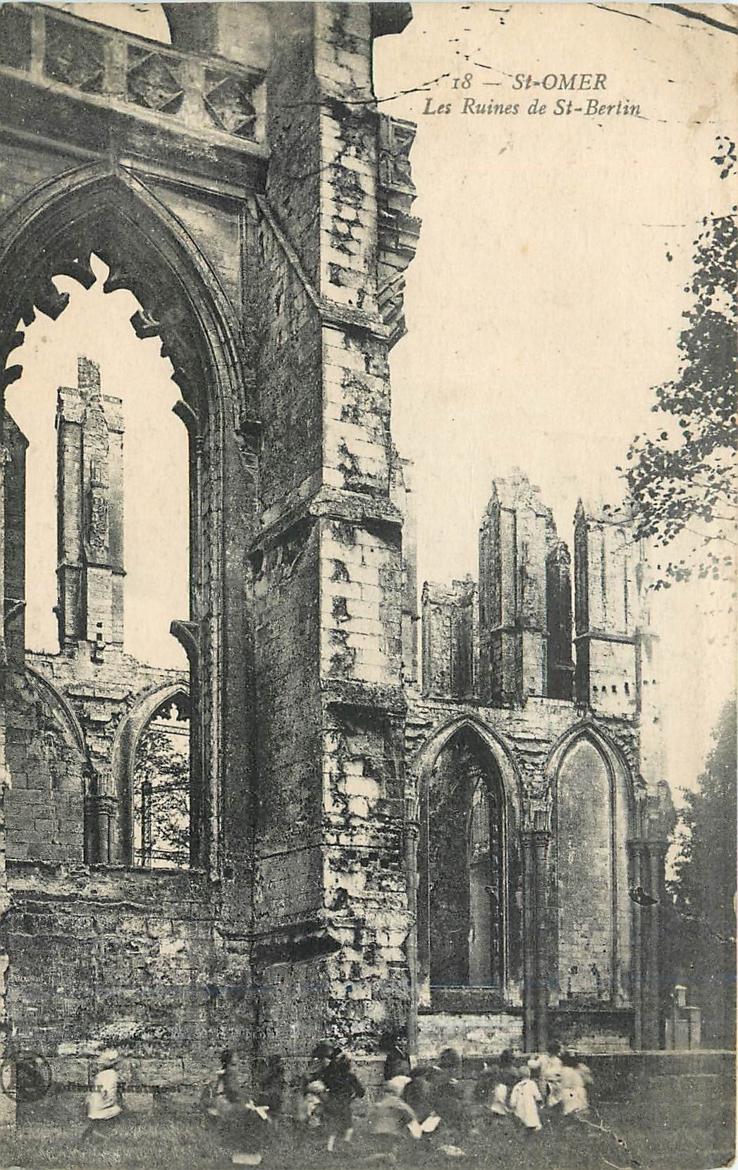 CPA St-OMER Les Ruines de St-Bertin Enfants