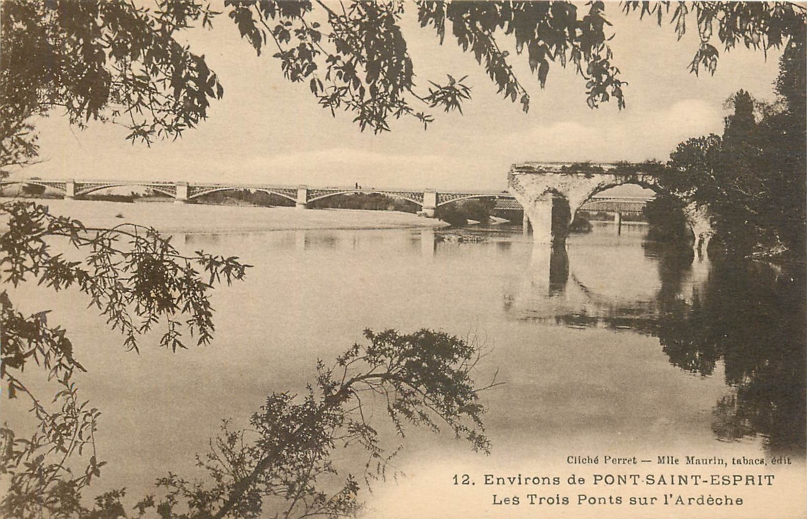 CPA Les Trois Ponts sur l'Ardeche (PONT SAINT-ESPRIT)