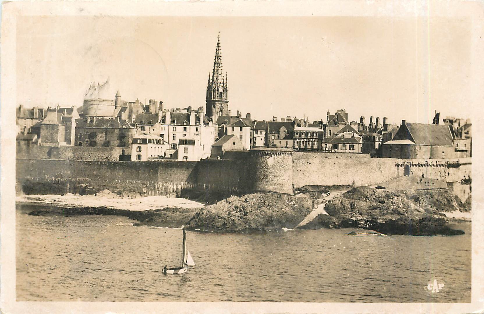 Saint-Malo — Les Remparts et la Ville vue du Grand Key — C.A.P. Photo, n°5 - Recto