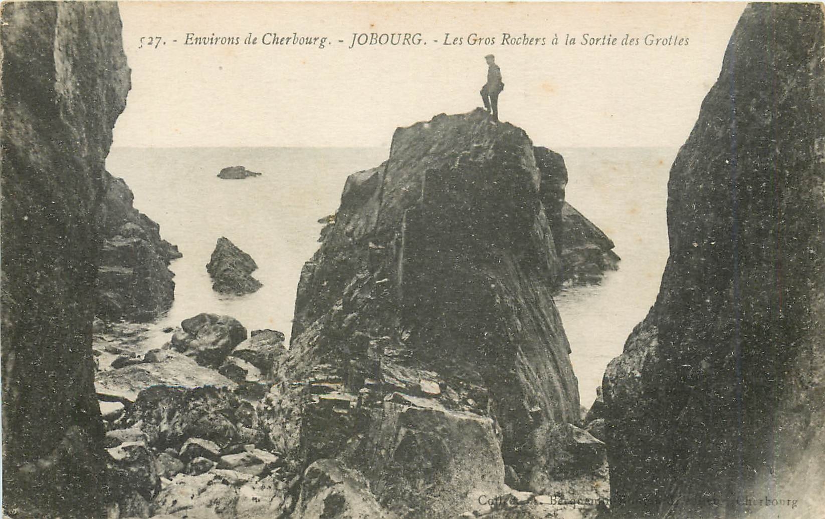 Environs de Cherbourg — JOBOURG — Les Gros Rochers à la Sortie des Grottes