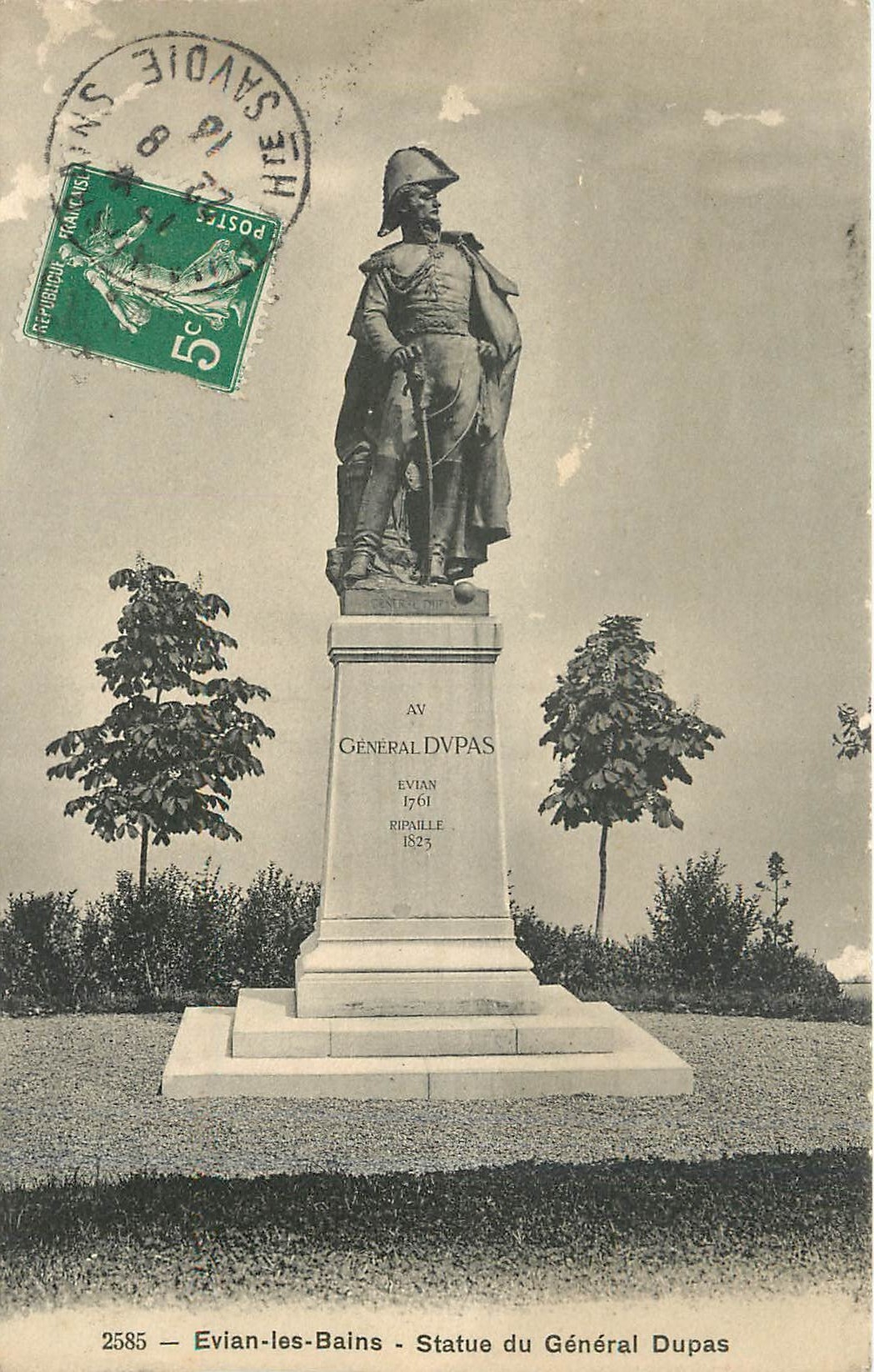 CPA EVIAN-LES-BAINS Statue du general Dupas